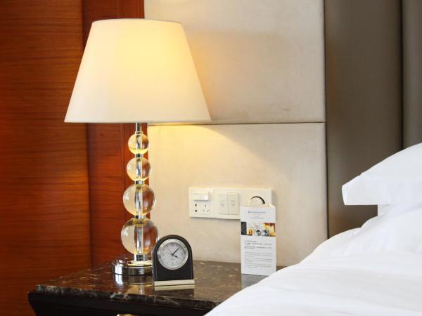 Wyndham Grand Plaza Royale Hangzhou : photo 4 de la chambre chambre lit king-size - vue sur montagne