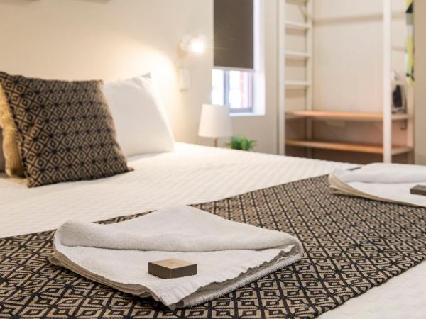 Banksia Tourist Park : photo 2 de la chambre one-bedroom family chalet - non pet friendly