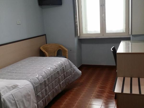 Albergo in Centro : photo 4 de la chambre chambre simple avec salle de bains