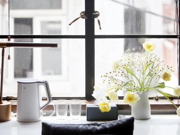 Shanghai Downtown Hills Boutique Guesthouse - Near Metro Line 7, Exit 3, Changping Road : photo 10 de la chambre colubia queen room with balcony