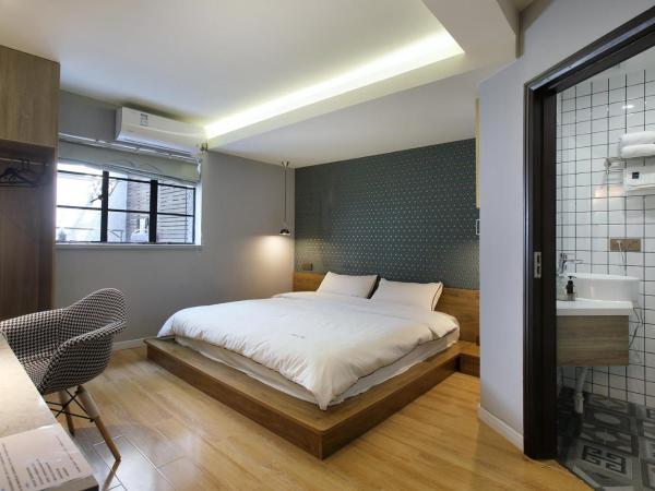 Shanghai Downtown Hills Boutique Guesthouse - Near Metro Line 7, Exit 3, Changping Road : photo 1 de la chambre ethiopia queen room with patio