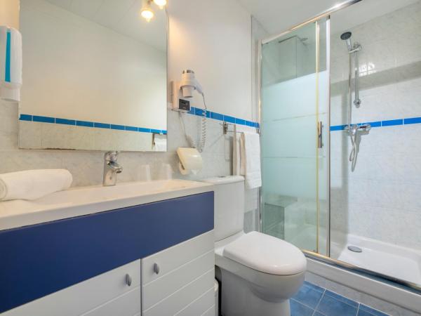 Royal Hotel Versailles : photo 1 de la chambre chambre double standard avec 2 lits doubles