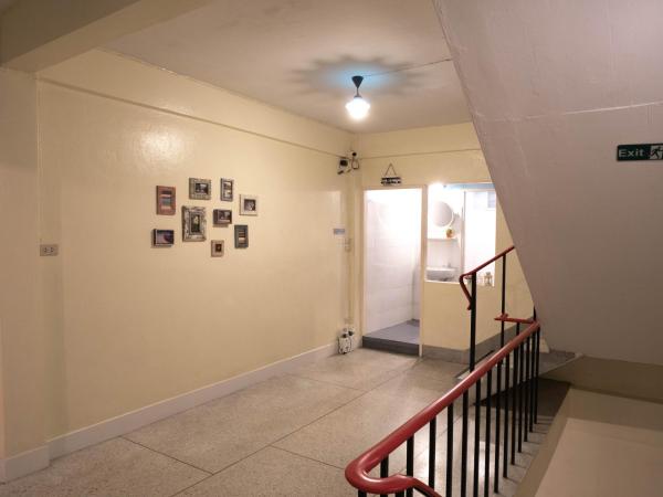 Chan Cha La 99 Hostel : photo 10 de la chambre chambre lits jumeaux avec salle de bains privative séparée