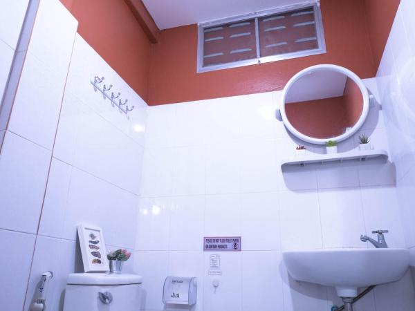 Chan Cha La 99 Hostel : photo 9 de la chambre chambre double avec salle de bains privative