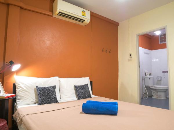Chan Cha La 99 Hostel : photo 2 de la chambre chambre double avec salle de bains privative