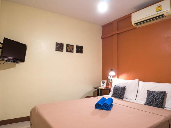 Chan Cha La 99 Hostel : photo 4 de la chambre chambre double avec salle de bains privative