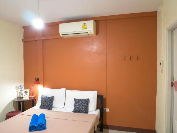 Chan Cha La 99 Hostel : photo 8 de la chambre chambre double avec salle de bains privative