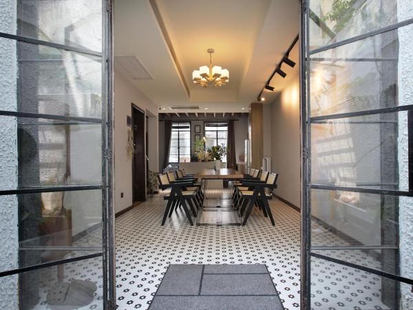 Shanghai Downtown Hills Boutique Guesthouse - Near Metro Line 7, Exit 3, Changping Road : photo 10 de la chambre ethiopia queen room with patio