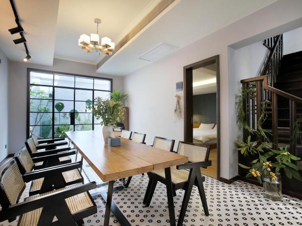 Shanghai Downtown Hills Boutique Guesthouse - Near Metro Line 7, Exit 3, Changping Road : photo 9 de la chambre ethiopia queen room with patio