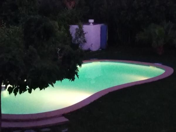 Sous le mûrier : photo 1 de la chambre chambre quadruple avec salle de bains privative séparée