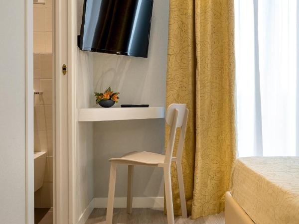 Hotel Astor : photo 3 de la chambre chambre double ou lits jumeaux confort - vue latérale sur mer