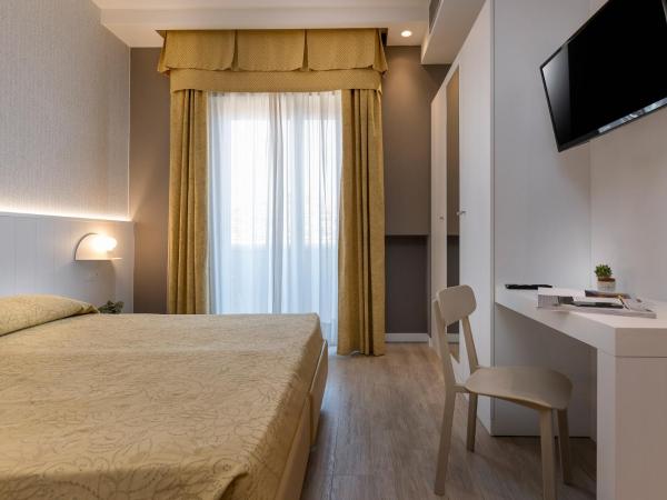 Hotel Astor : photo 2 de la chambre chambre double ou lits jumeaux confort - vue latérale sur mer