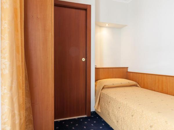 Hotel Astor : photo 4 de la chambre chambre simple classique avec vue latérale sur la mer