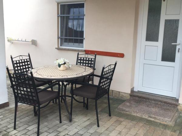 Apartmani Dekovic Materada : photo 9 de la chambre bungalow - vue sur jardin