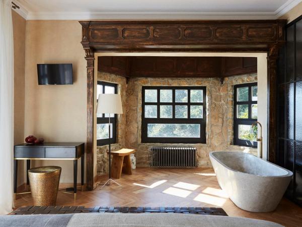 Boutique Hotel Mendi Argia : photo 5 de la chambre chambre double deluxe avec baignoire