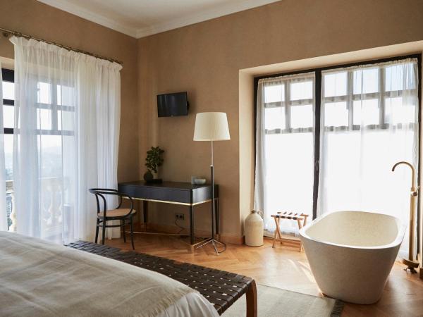 Boutique Hotel Mendi Argia : photo 1 de la chambre chambre double deluxe avec baignoire