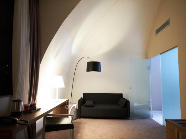 Mercure Cholet Centre : photo 2 de la chambre suite familiale