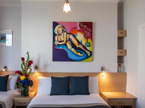 New Steine Hotel - B&B : photo 9 de la chambre chambre triple avec salle de bains privative