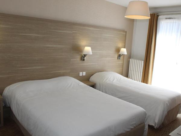 Hotel Des Tilleuls : photo 3 de la chambre chambre triple avec baignoire