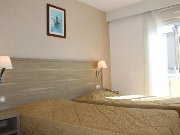 Hotel Des Tilleuls : photo 3 de la chambre chambre triple avec douche