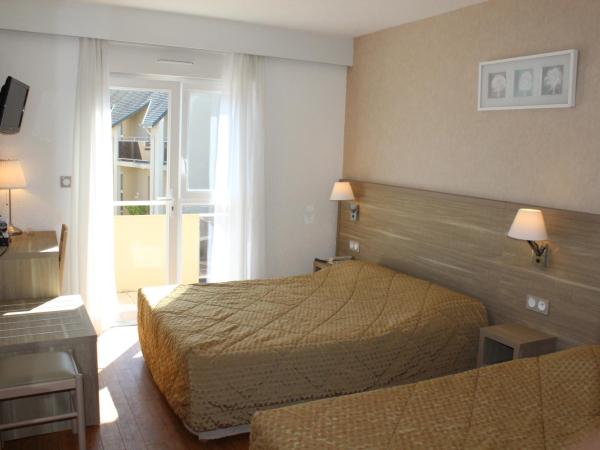 Hotel Des Tilleuls : photo 1 de la chambre chambre triple avec douche