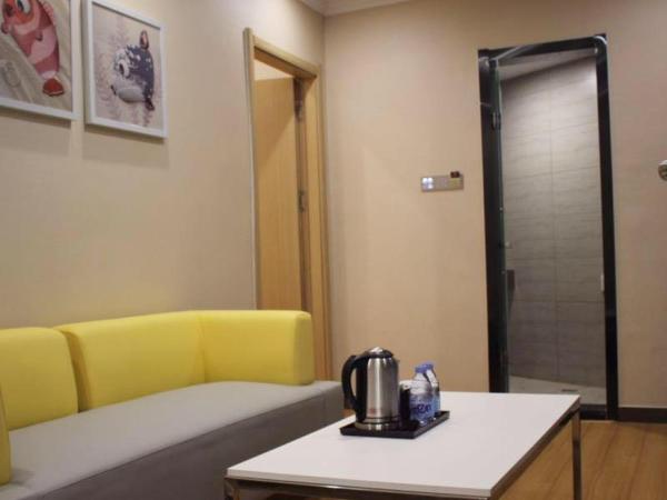 7Days Premium Qingdao Ocean World Haiyou Road Subway Station Branch : photo 2 de la chambre suite privilège