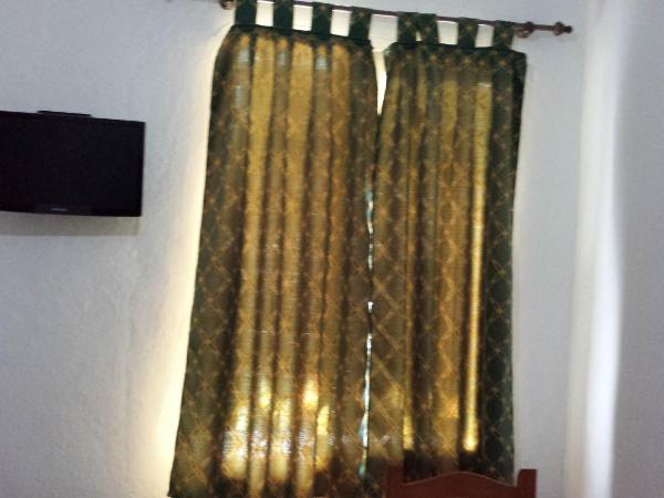 Pension Gran Plaza : photo 3 de la chambre chambre simple avec salle de bains commune