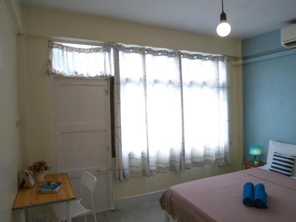 Chan Cha La 99 Hostel : photo 10 de la chambre chambre double avec salle de bains privative extérieure