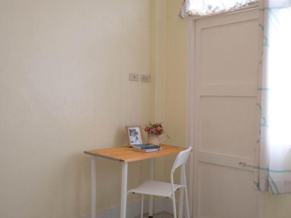 Chan Cha La 99 Hostel : photo 9 de la chambre chambre double avec salle de bains privative séparée