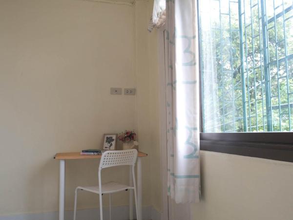 Chan Cha La 99 Hostel : photo 4 de la chambre chambre double avec salle de bains privative séparée