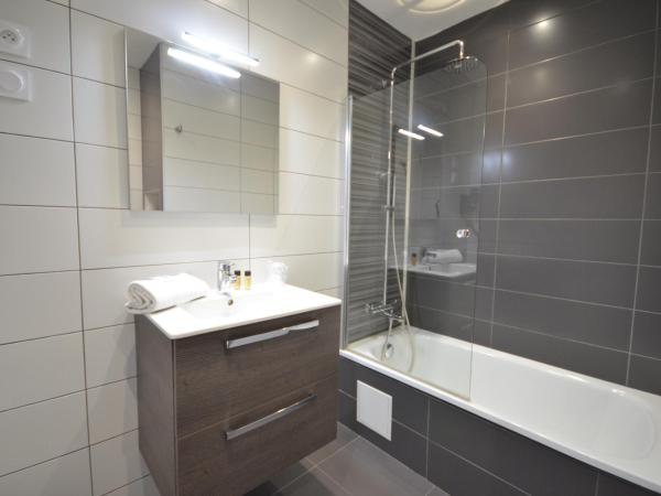 Hôtel Edelweiss : photo 1 de la chambre chambre triple avec balcon