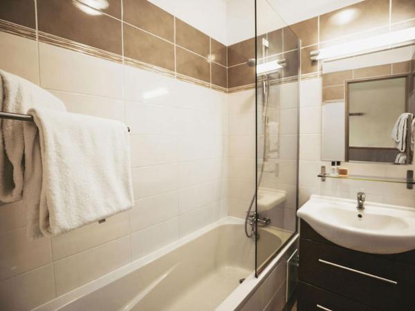 Hôtel Les Grangettes : photo 5 de la chambre chambre familiale - vue sur montagne