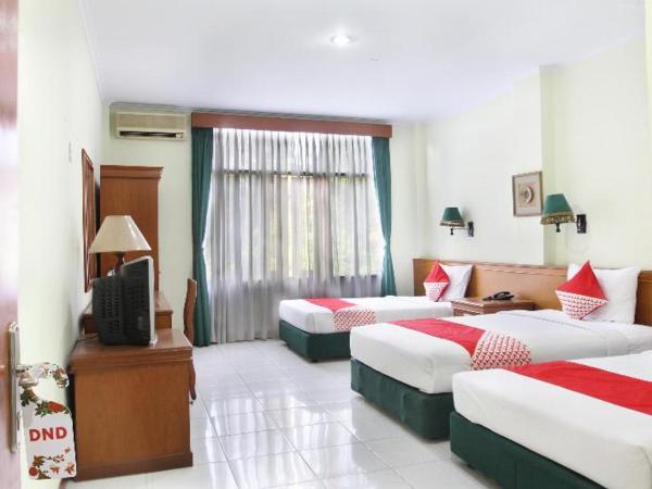RedDoorz Plus near Kemang Raya : photo 3 de la chambre room #85295219