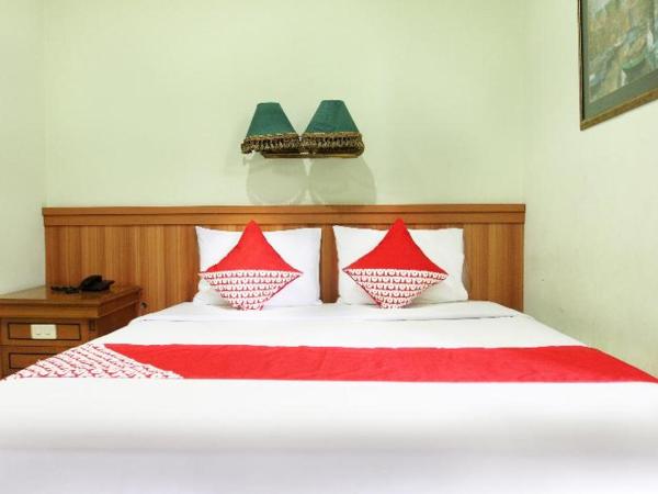 RedDoorz Plus near Kemang Raya : photo 1 de la chambre room #85295220