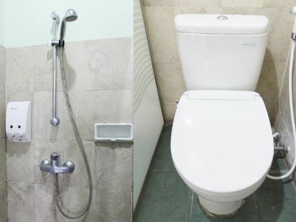 RedDoorz Plus near Kemang Raya : photo 3 de la chambre room #85295220