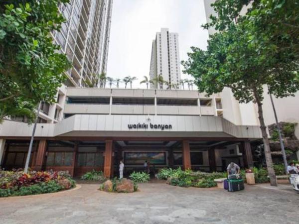 Waikiki Banyan Modern One Bedroom Free Parking : photo 4 de la chambre appartement avec balcon