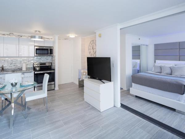 Waikiki Banyan Modern One Bedroom Free Parking : photo 6 de la chambre appartement avec balcon