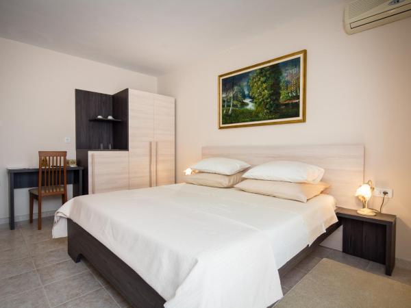 Villa Matohanca : photo 2 de la chambre chambre double avec balcon - vue sur mer