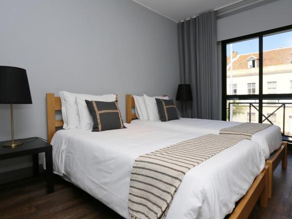 HI Setubal - Pousada de Juventude - CASA DO LARGO : photo 3 de la chambre chambre lits jumeaux avec salle de bains privative