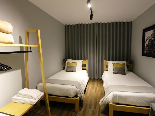 HI Setubal - Pousada de Juventude - CASA DO LARGO : photo 8 de la chambre chambre lits jumeaux standard avec salle de bains commune