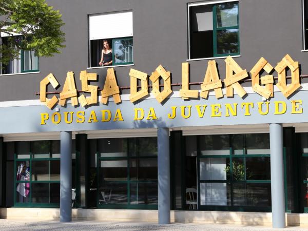 HI Setubal - Pousada de Juventude - CASA DO LARGO : photo 2 de la chambre chambre lits jumeaux avec salle de bains privative