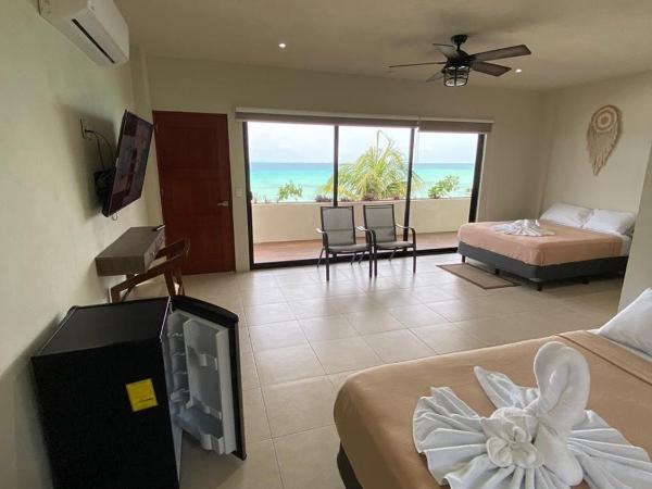 Cuxos Hotel Beachfront : photo 4 de la chambre chambre quadruple - vue sur mer