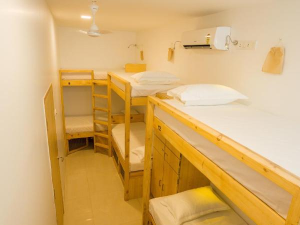 Nap Manor Hostels : photo 4 de la chambre lit dans dortoir mixte de 8 lits 