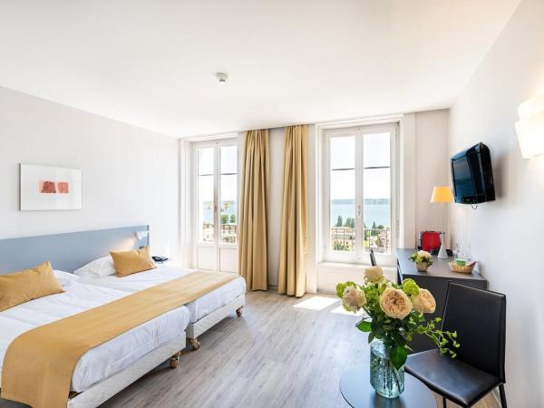 Hôtel Alpes & Lac : photo 1 de la chambre chambre lits jumeaux avec balcon et vue sur le lac