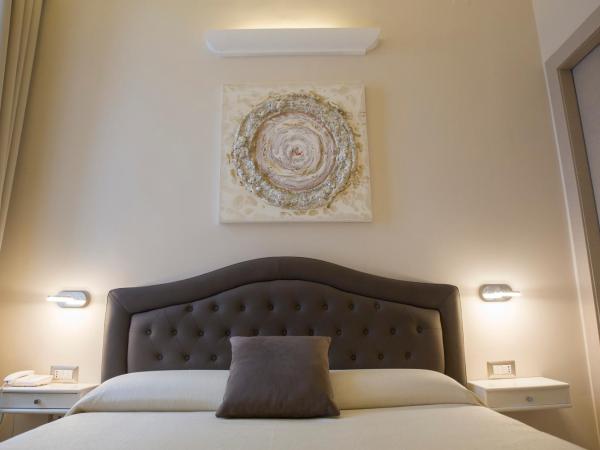 Royal Rooms Luxury Suite : photo 5 de la chambre chambre double standard
