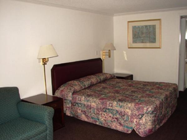Knights Inn - Columbia : photo 1 de la chambre chambre avec 2 lits doubles - non-fumeurs