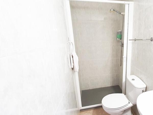 Hotel Mireia : photo 3 de la chambre chambre familiale avec terrasse 