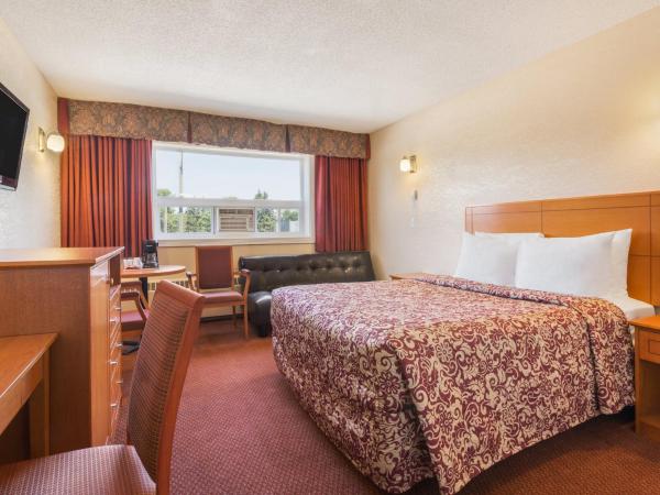 Travelodge by Wyndham Edmonton East : photo 3 de la chambre chambre lit queen-size deluxe - non-fumeurs