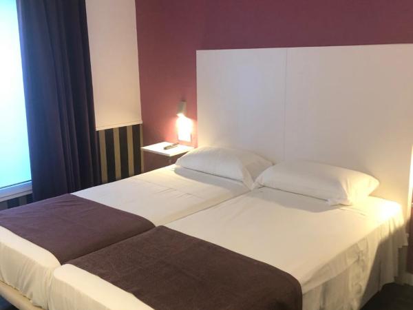 Colors : photo 5 de la chambre chambre double ou lits jumeaux avec salle de bains privative