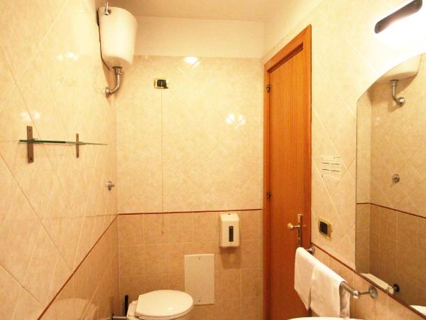 Hotel Zara Napoli : photo 2 de la chambre chambre triple